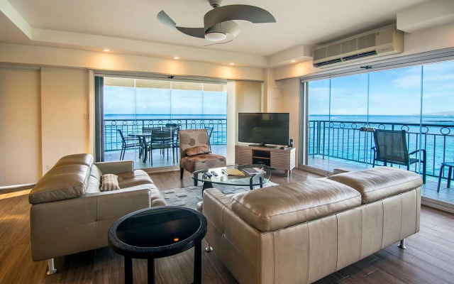 Waikiki Shore by OUTRIGGER