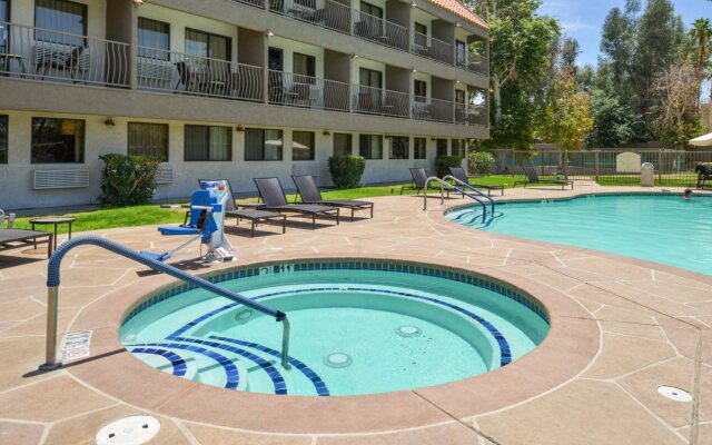 Holiday Inn Express Palm-Desert by IHG