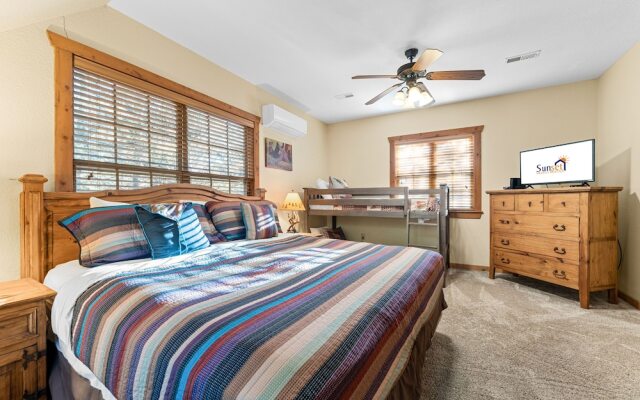 River's Creek 4 Bedroom Cabin by RedAwning