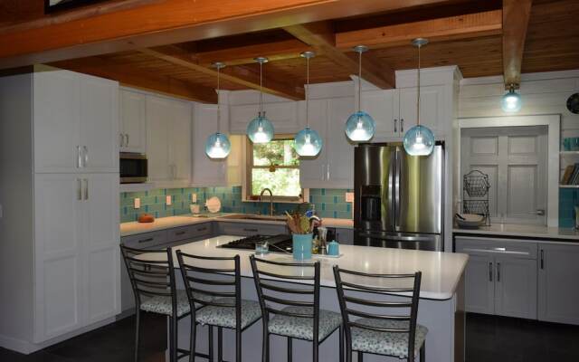 Creekside Paradise Bed and Breakfast