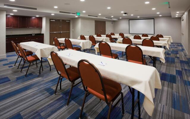 Holiday Inn Express Minneapolis - Golden Valley, an IHG Hotel