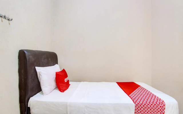 Super OYO 92511 Griya Dias  Syariah – Guest Rooms – Sleman