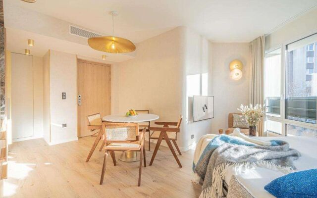 Yuna Porte Maillot - ApartHotel
