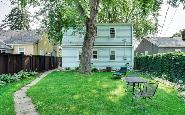 Chic Minneapolis Apt - 6 Blocks to Lake Nokomis!