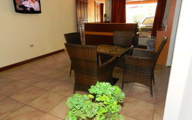 Suites Del Zar Hotel