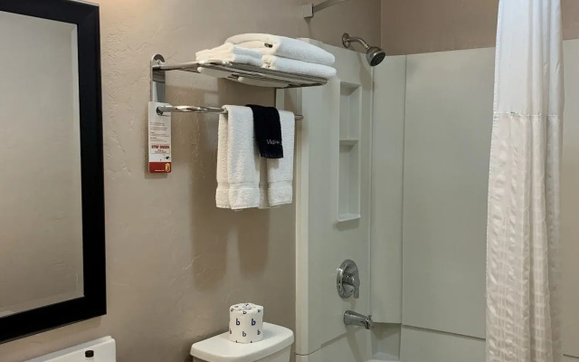 Super 8 by Wyndham Port Angeles at Olympic National Park Hotel