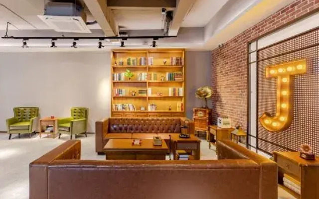 James Joyce Coffetel Hotel (Huangshan Scenic Area Transfer Center)