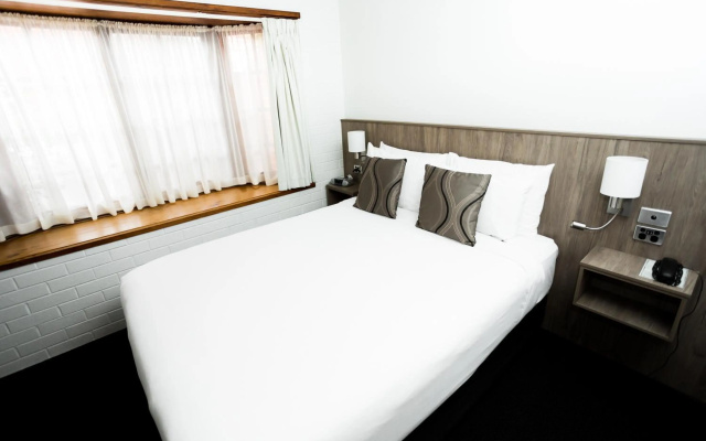 Bay Hotel Apartments – Guest Rooms – Sandy Bay
