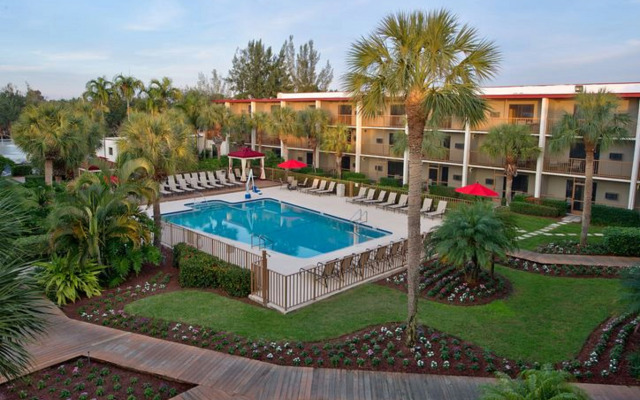 Red Roof Inn PLUS+ & Suites Naples Downtown-5th Ave S