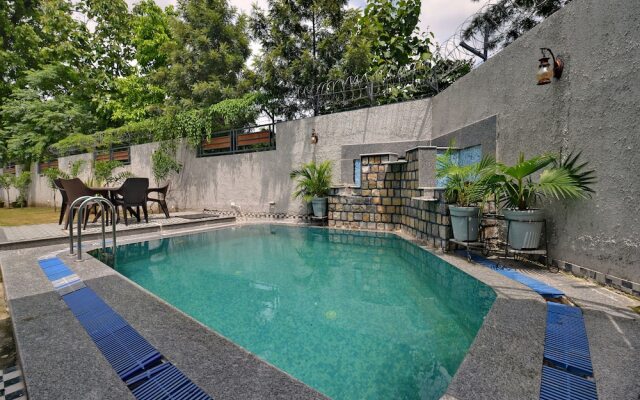 OYO 16928 Home Pool Side 2BHK Chakrata Road