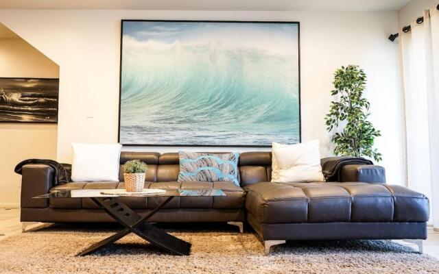 Newport Beach House (2 blocks from the Sand)