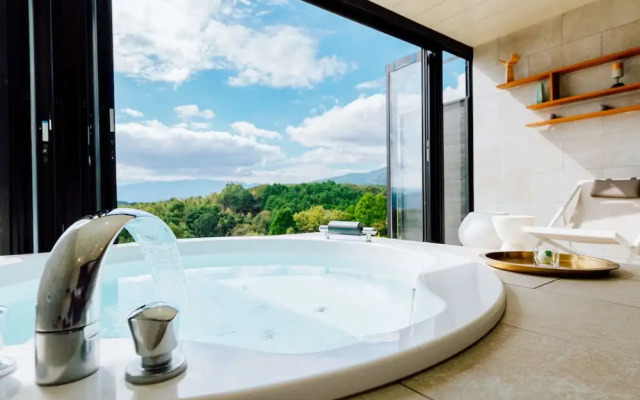 Yufuin Onsen Glaming Comorebi