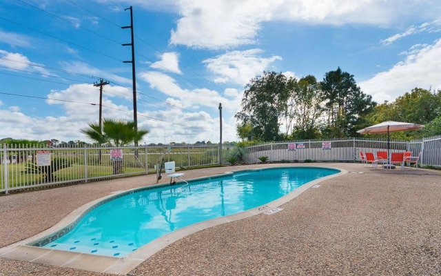 Motel 6 Livingston, TX