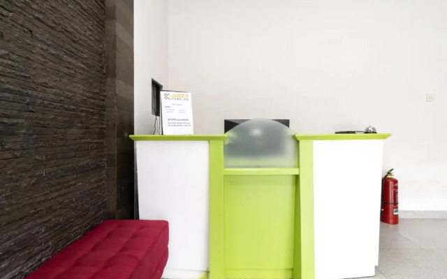 Urbanview Hotel Bizhome Artha Gading Boulevard by RedDoorz