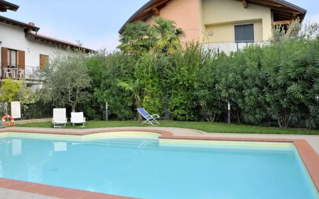 Elegant Holiday Home in Lazise with Swimming Pool near Lake