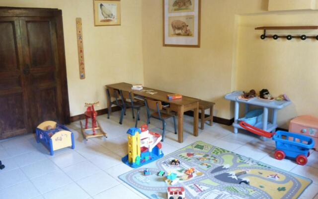 Gîte Villeneuve-d'Allier, 6 pièces, 10 personnes - FR-1-582-183