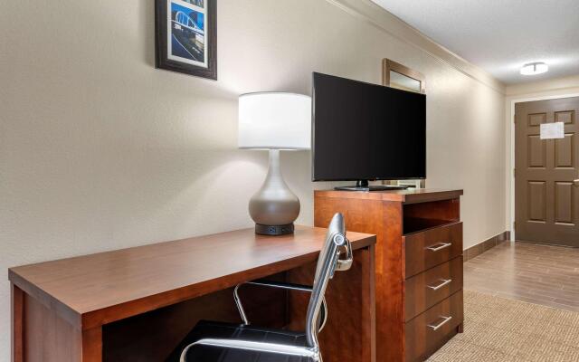 Comfort Inn & Suites Columbus East