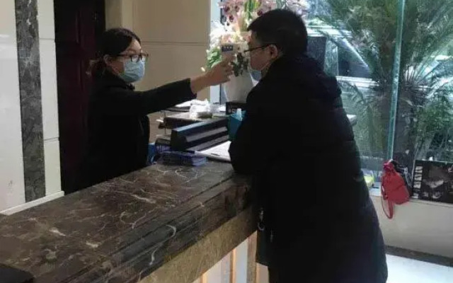 Guizhou Fengrun Karst Hotel (Jiaxiu Tower Qingyun Market Store)