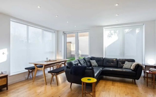 Cosy 2 Bedroom House Near Greenwich