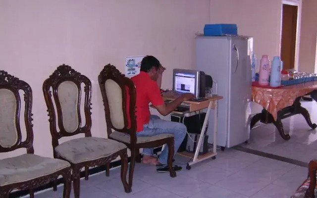 DR Sutomo 44 Homestay