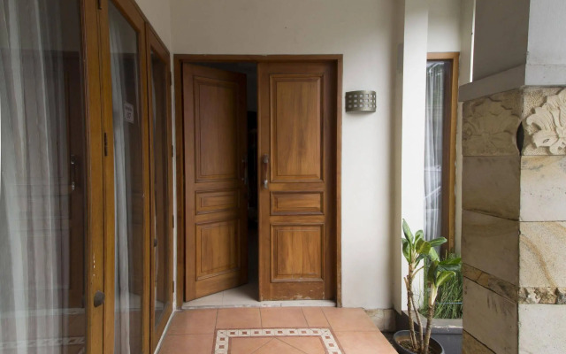 RedDoorz near Pejaten Village