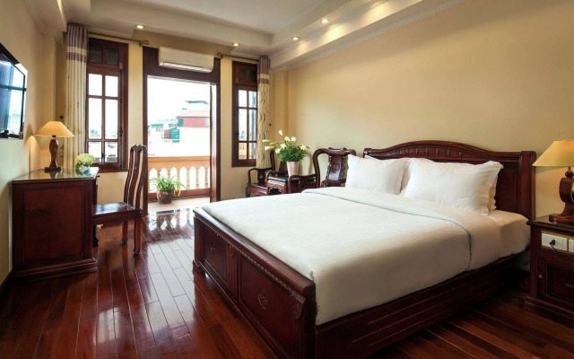 Lucky 3 Hotel & Travel