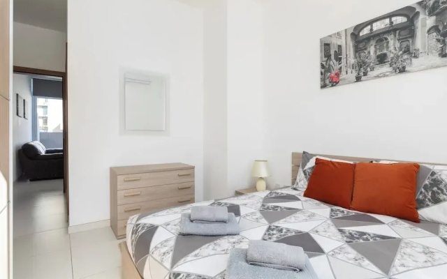 Stylish Penthouse - Terrace near Spinola