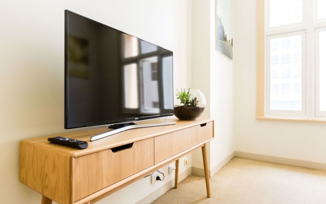 GEM, 1BDR Melbourne Apartment – Guest Rooms – Melbourne