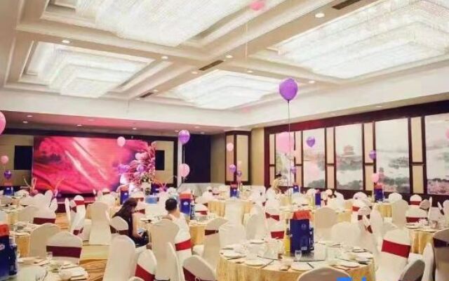 Chunlan Business Hotel