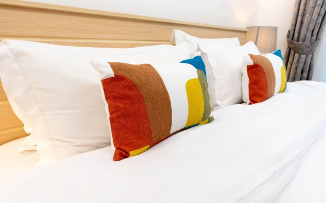 Whitesage - Sophisticated and Homey apartment Near to Metro