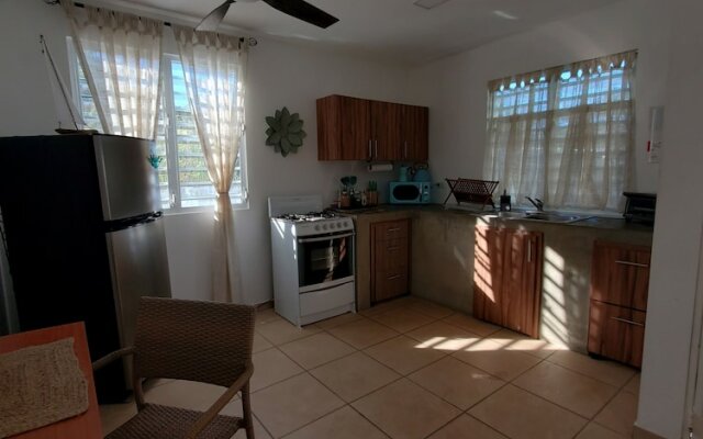 Comfy apartment 8 minute walk from beach