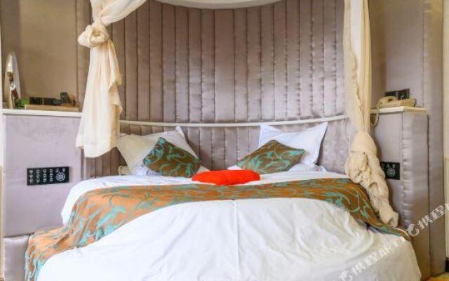 1201 Theme Hotel