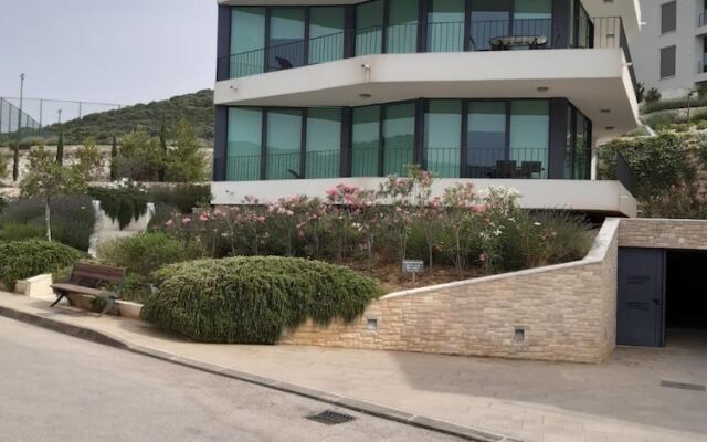 White Cloud Apartments