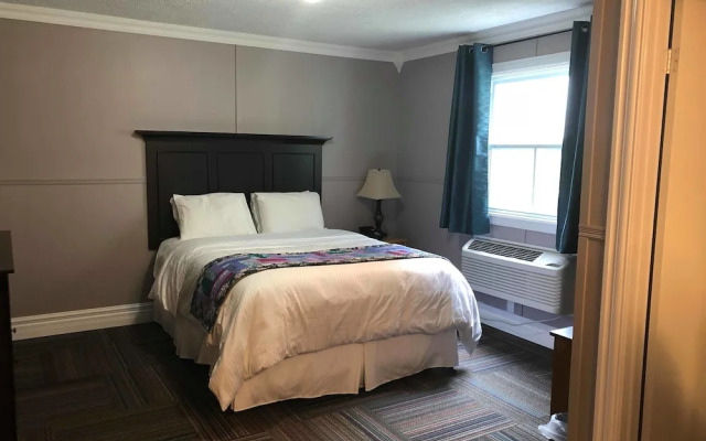 Seaport Inn