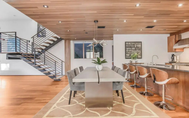 Cedar Loft Villa