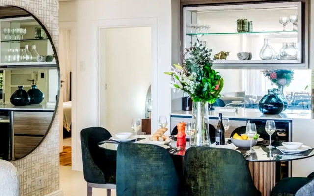 Unwind at Contemporary Alanda Apartment