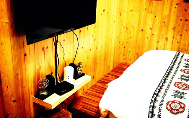 Qi Hua Zhen Ju Homestay