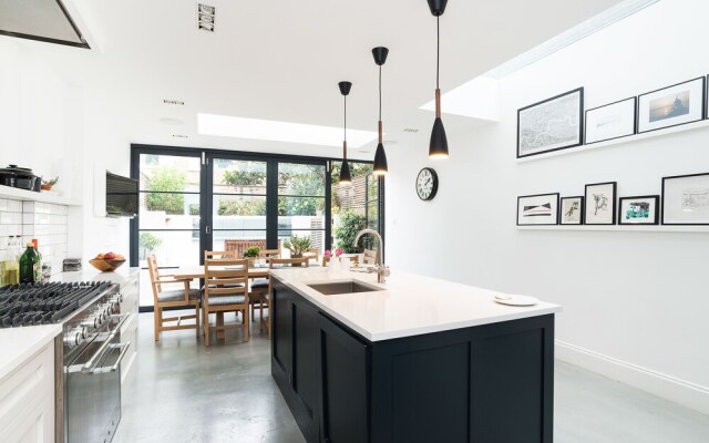Gorgeous 2BR family home in East London