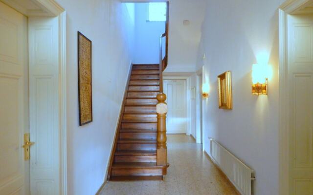 Opulent Villa with Sauna, Hot Tub, Pool