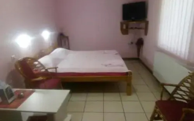 Sobe Rooms Szobák Zimmer KIS