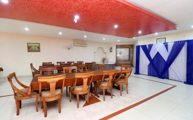 OYO 24747 Hotel White Spott