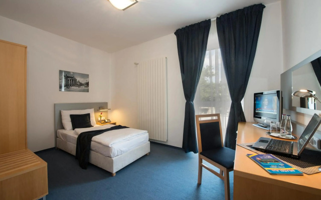 Felicity Garni Hotel