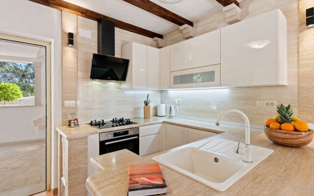 Beautiful Villa in Selca with Private Swimming Pool