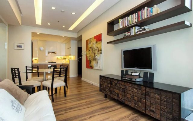 Elegant 2BR Apartment in Upscale Fort BGC Fast Wifi