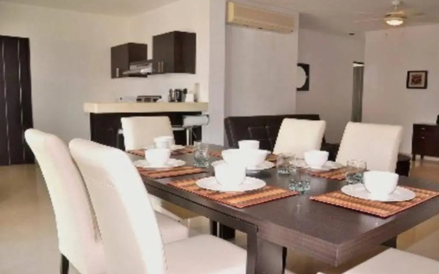 Poolside tranquil apartment in Playa del Carmen