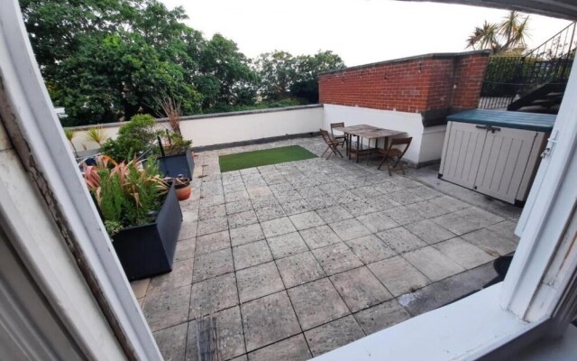 3-bed Apartment 5 Mins Walk to Boscombe Beach