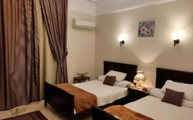 Triomphe Hotel