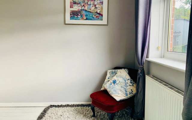Lovely 2-bed House in Bramley With Field View