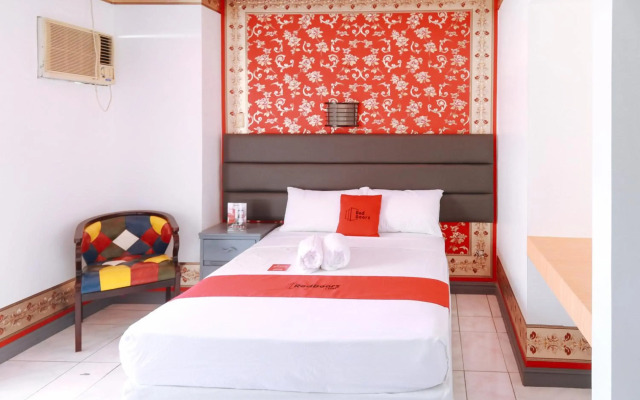 RedDoorz Plus @ Castle Chateau Iloilo