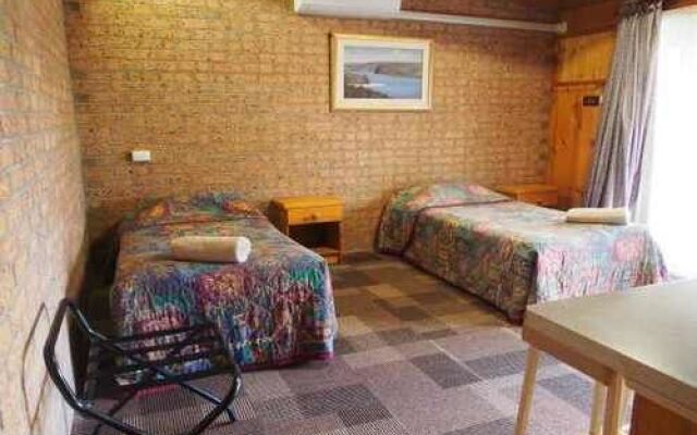 Lightning Ridge Outback Resort & Caravan Park